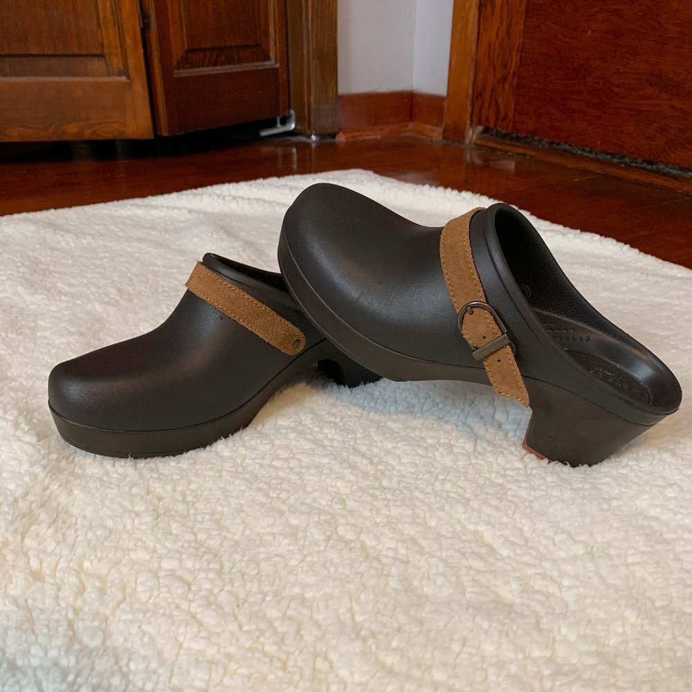 Crocs Sarah Clogs Size 7